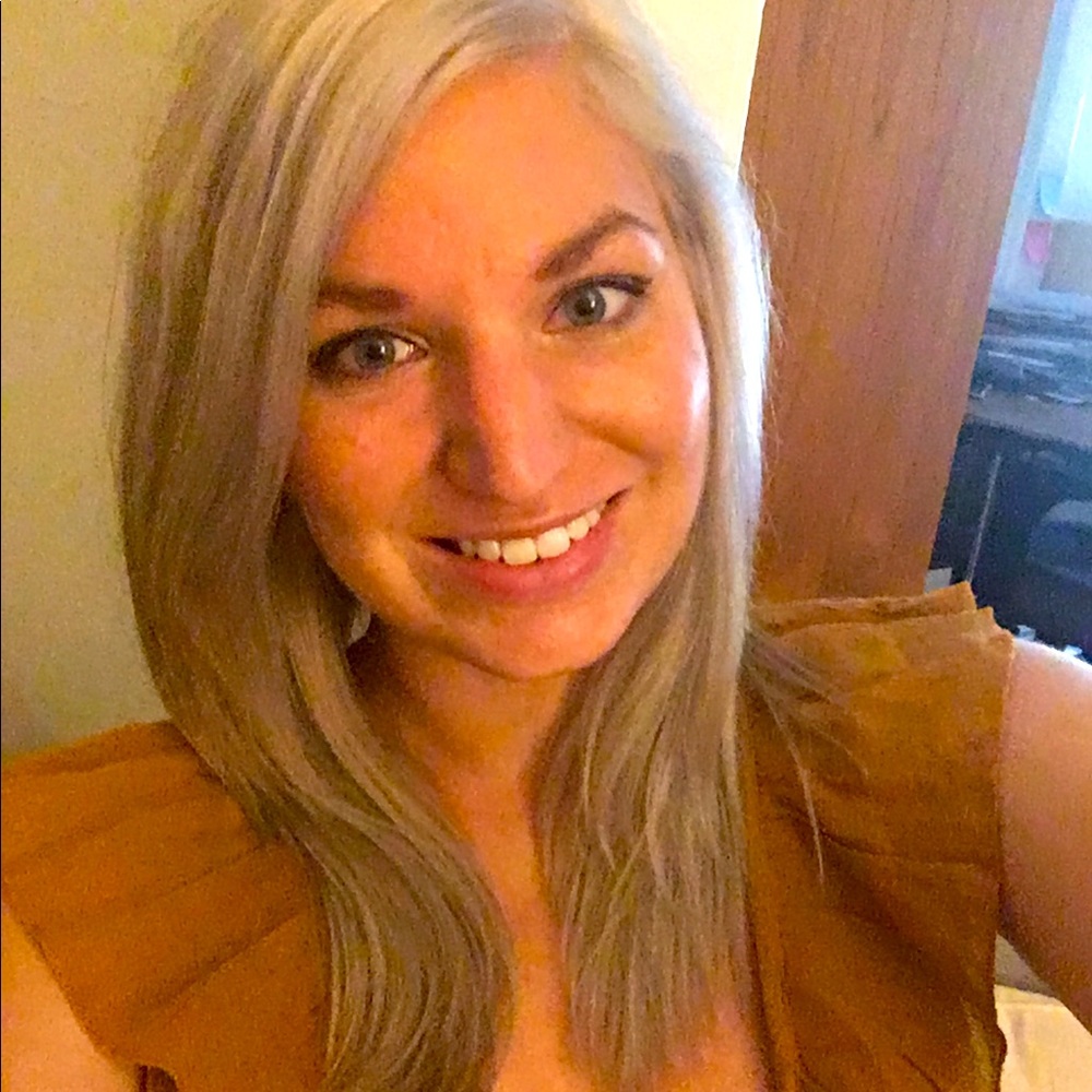 Meet your Posher, Christine